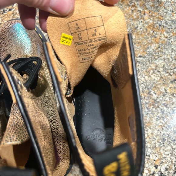 Dr. Martens Women's 1460 Sand Rainbow Ray Boots Ladies Size 6 BRAND NEW IN BOX - Picture 11 of 14